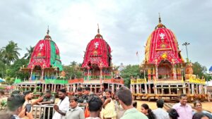 আজ উল্টো রথে সাতদিন পর পোড়া পিঠে খেয়ে মাসির বাড়ি থেকে ফিরবেন জগন্নাথদেব….।