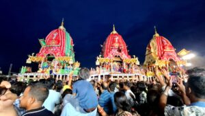 কয়েক লক্ষ ভক্ত হাজির জগন্নাথদেবের সোনা বেশে….।