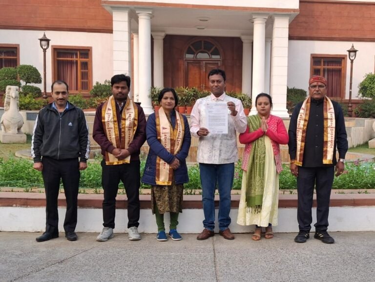 হালাল অর্থনীতিকে ভারতে নিষিদ্ধ করতে রাষ্ট্রপতির কাছে হিন্দুমহাসভার দরবার, বিকল্প ওম বা স্বস্তিক অর্থনীতির আবেদন….।