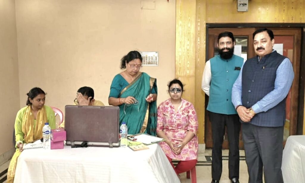 আয়কর সংহতি ট্রাস্ট ও উৎকর্ষে আরোহণ”-এর যৌথ উদ্যোগে বিনামূল্যের স্বাস্থ্য পরীক্ষা শিবির…।