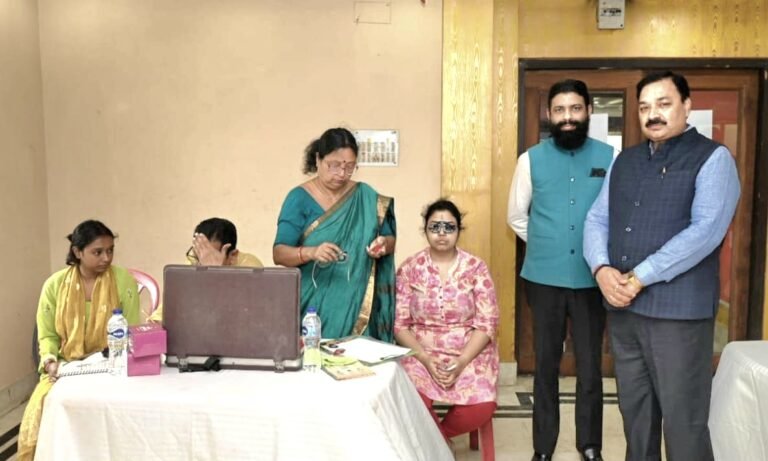 আয়কর সংহতি ট্রাস্ট ও উৎকর্ষে আরোহণ”-এর যৌথ উদ্যোগে বিনামূল্যের স্বাস্থ্য পরীক্ষা শিবির…।