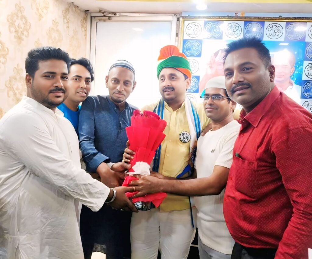 ঈদ-উল-ফিতরে বালিতে সাম্প্রদায়িক সম্প্রীতির নজির, কৈলাশ মিশ্রের জাঁকজমকপূর্ণ সংবর্ধনা….।