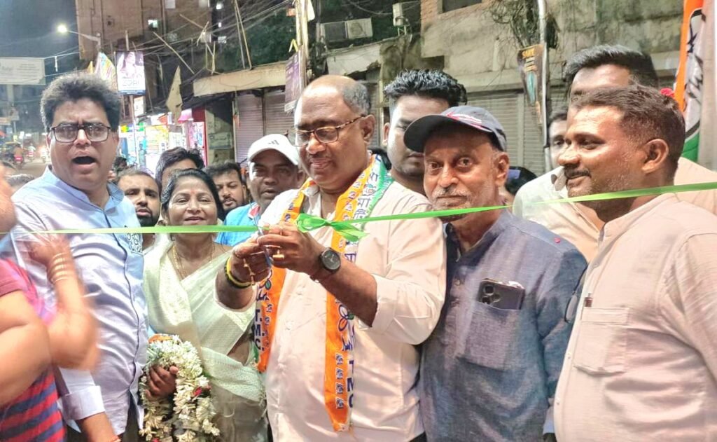 ঘুসুড়িতে অল ইন্ডিয়া তৃণমূল কংগ্রেসের -এর নতুন কার্যালয় উদ্বোধন, স্থানীয় রাজনীতিতে বাড়ছে সক্রিয়তা….।