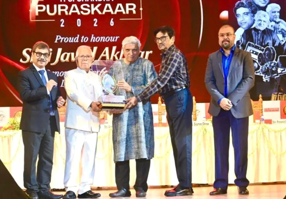 পি.সি. চন্দ্র জুয়েলার্স এর মূল সংস্থা, পি.সি.চন্দ্র গ্রুপ,ভারতীয় সাহিত্য জগতের এক উজ্জ্বল নক্ষত্র শ্রী জাভেদ আখতার কে ৩৩তম পি.সি. চন্দ্র পুরস্কারে সম্মানিত হল….।