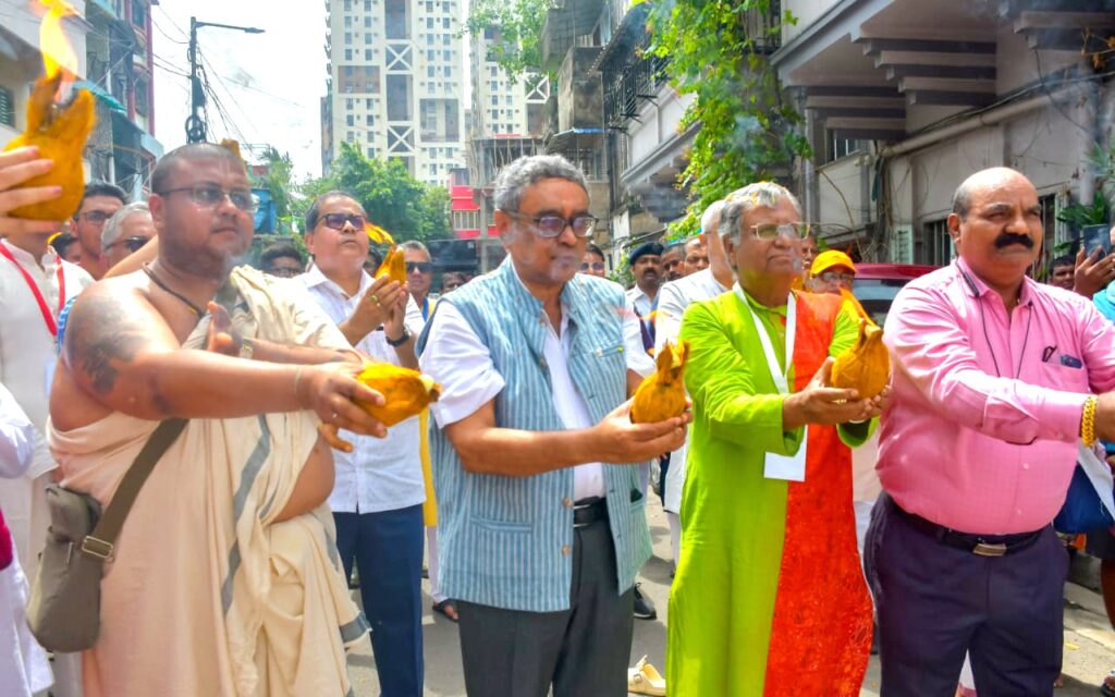 কলকাতায় ঐতিহাসিক চিঁড়া-দধি মহোৎসবের সূচনা, কয়েকশো ভক্ত সমাগম…।