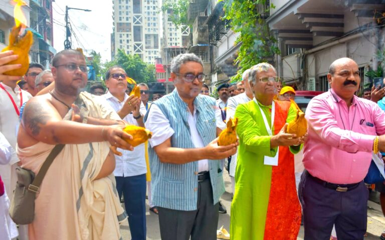 কলকাতায় ঐতিহাসিক চিঁড়া-দধি মহোৎসবের সূচনা, কয়েকশো ভক্ত সমাগম…।