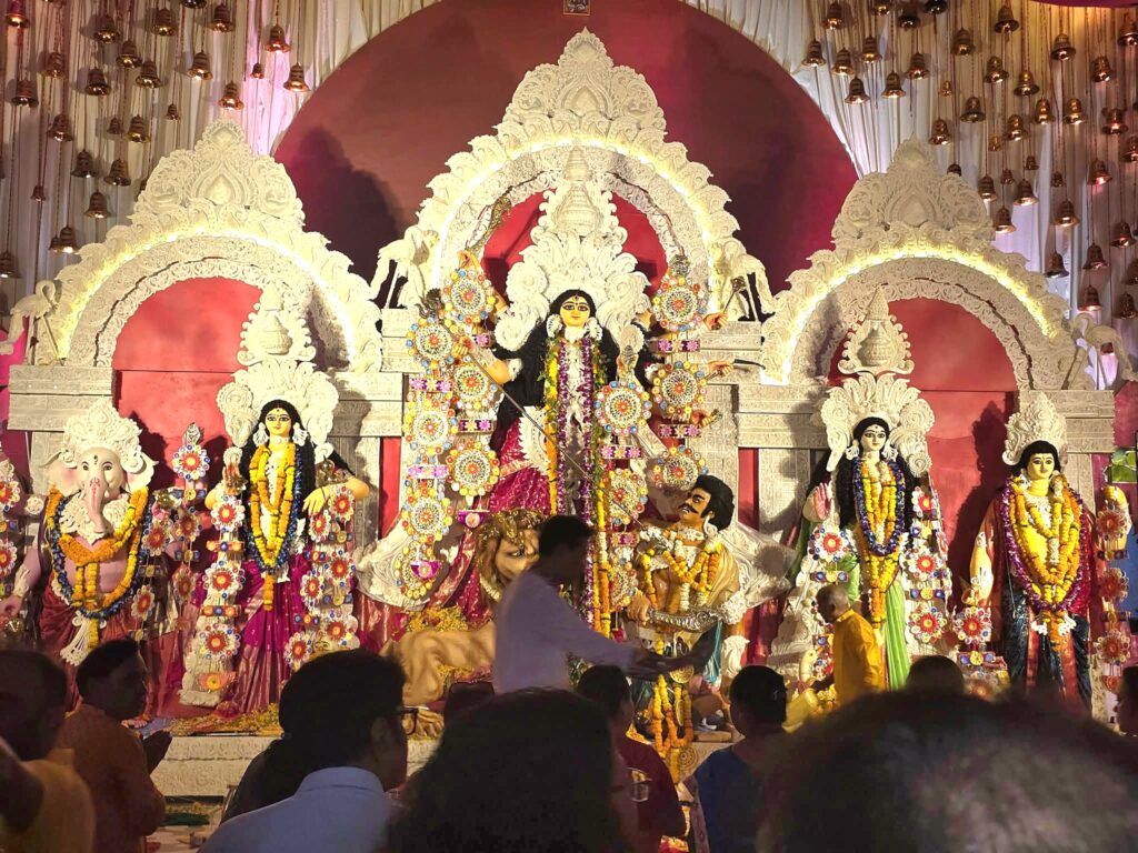 মুম্বাইয়ের বেঙ্গলি ক্লাবের ৯১তম বর্ষের দুর্গাপুজো…।